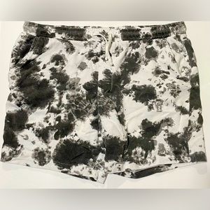 No Boundaries 2 XL Black and White Men’s Shorts with Front and Back Pockets